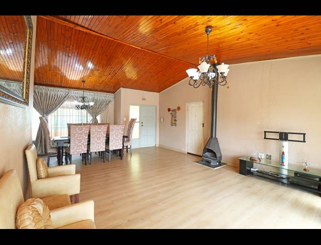 3 BEDROOM HOUSE FOR SALE IN KEW